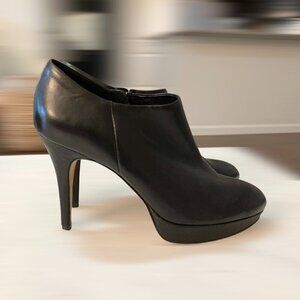VINCE CAMUTO Elvin High Heeled Leather Booties Shoes Black